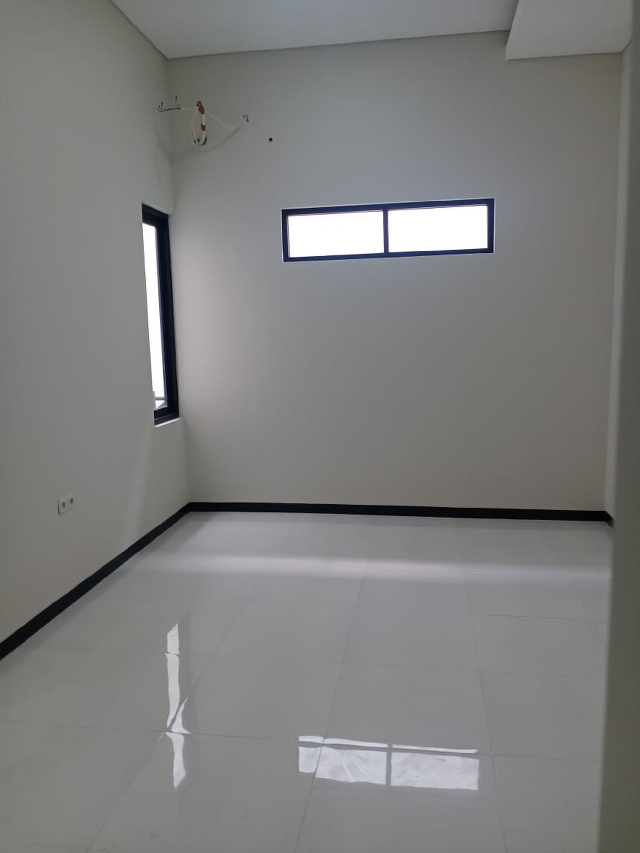 DIJUAL 2 RUMAH KEMBAR BARU SIAP HUNI VILLA KALIJUDAN INDAH, Surabaya Timur