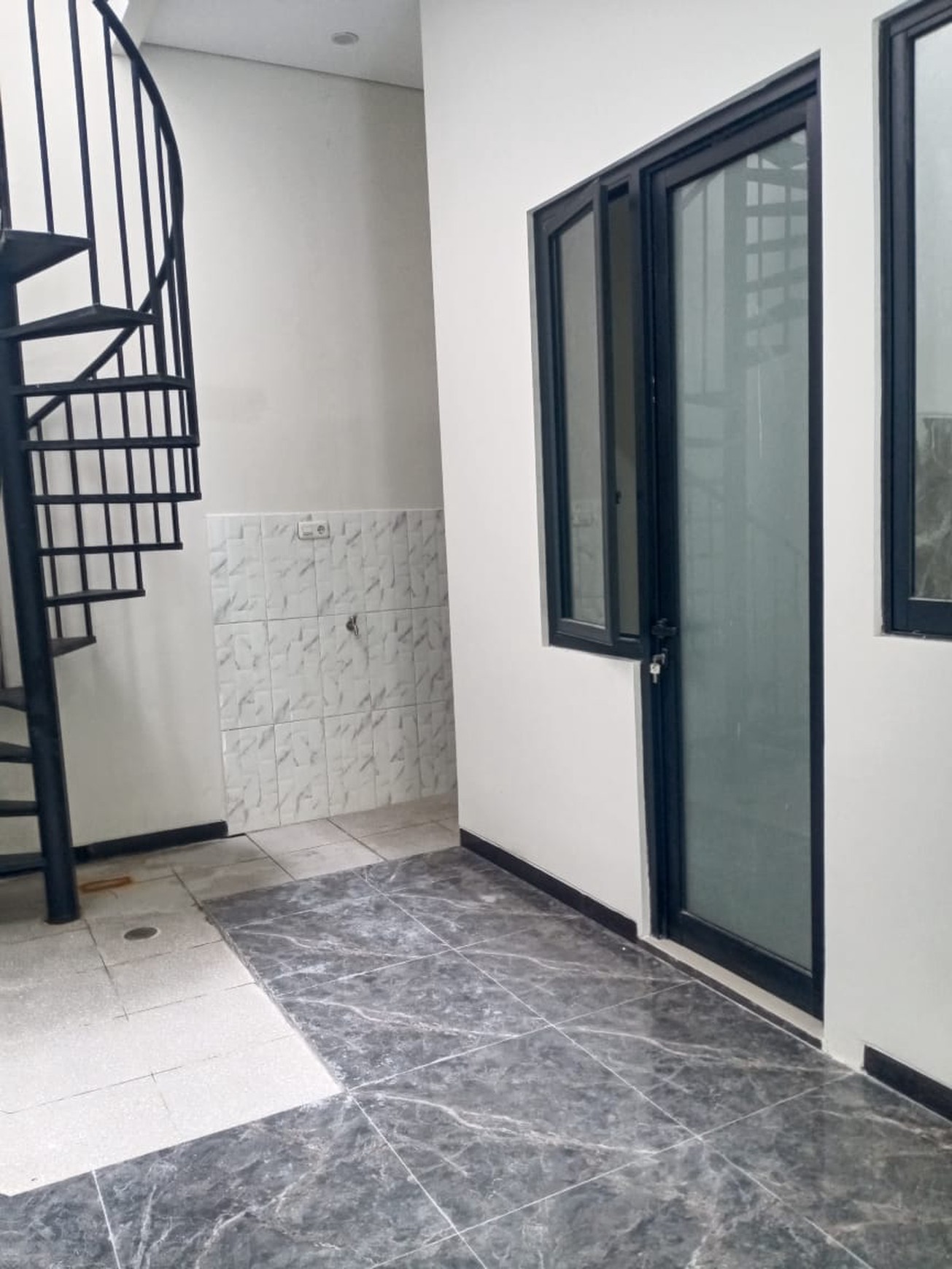 DIJUAL 2 RUMAH KEMBAR BARU SIAP HUNI VILLA KALIJUDAN INDAH, Surabaya Timur