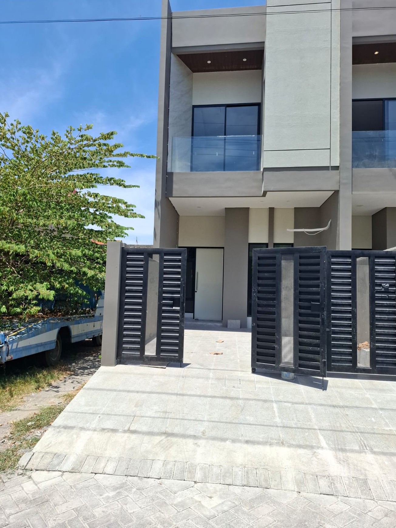 DIJUAL CEPAT 2 RUMAH KEMBAR BARU SIAP HUNI Tenggilis Mejoyo dekat UBAYA, Surabaya Timur