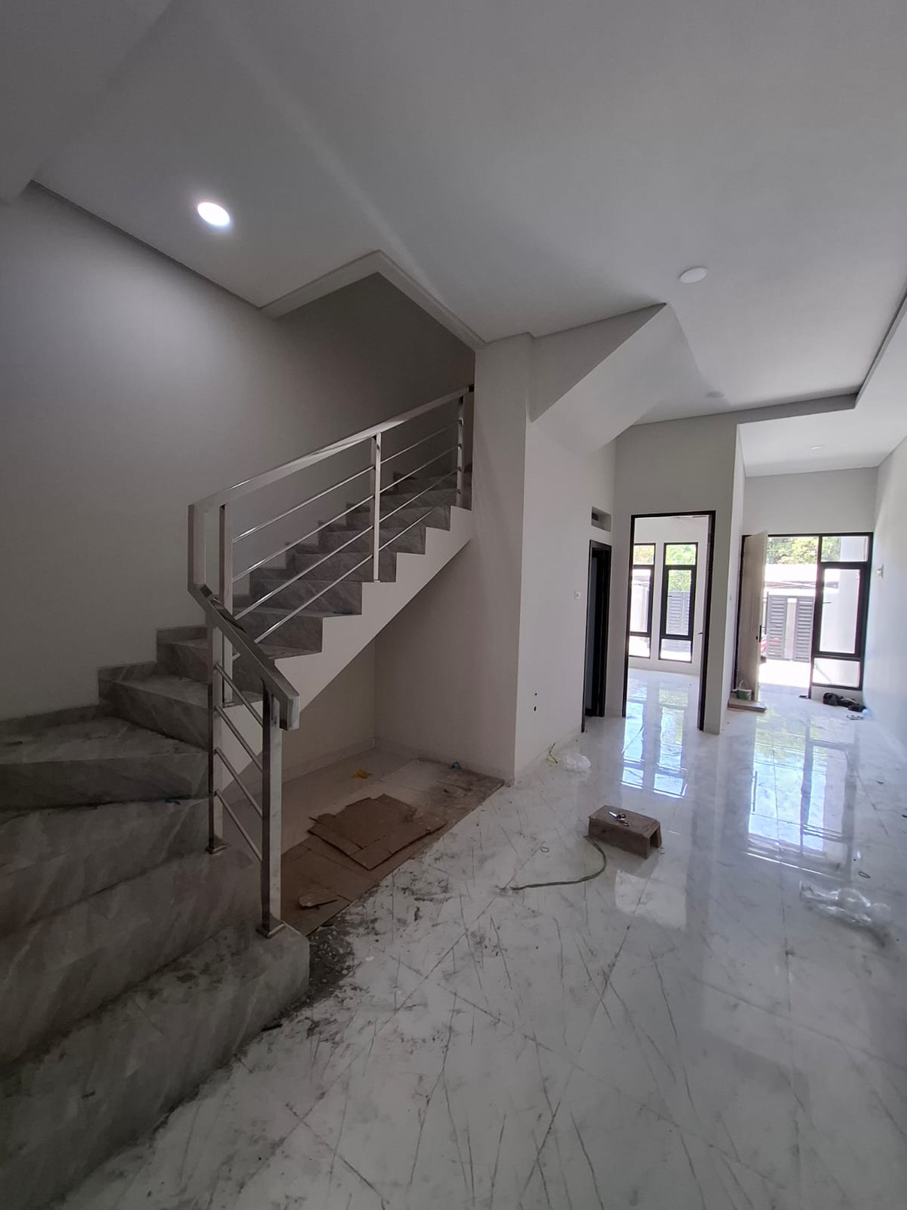 DIJUAL CEPAT 2 RUMAH KEMBAR BARU SIAP HUNI Tenggilis Mejoyo dekat UBAYA, Surabaya Timur