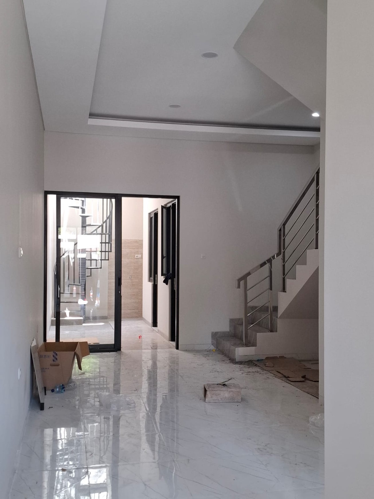 DIJUAL CEPAT 2 RUMAH KEMBAR BARU SIAP HUNI Tenggilis Mejoyo dekat UBAYA, Surabaya Timur