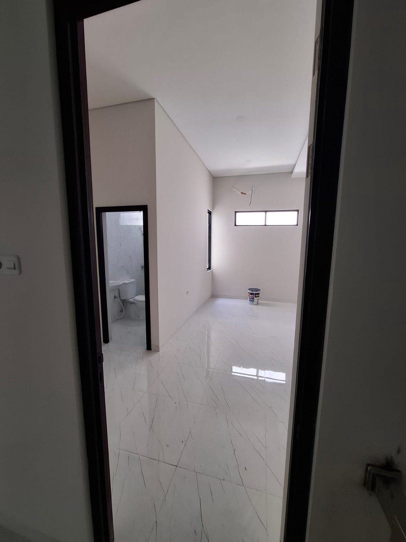 DIJUAL CEPAT 2 RUMAH KEMBAR BARU SIAP HUNI Tenggilis Mejoyo dekat UBAYA, Surabaya Timur
