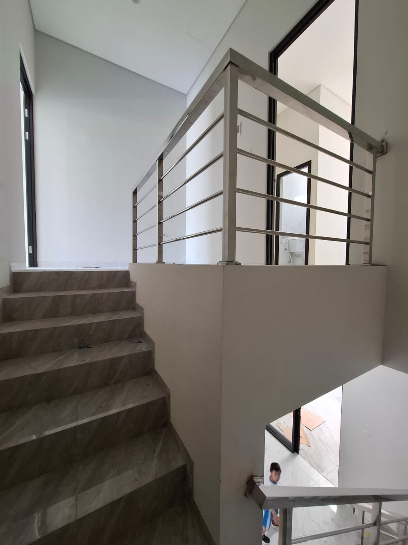 DIJUAL CEPAT 2 RUMAH KEMBAR BARU SIAP HUNI Tenggilis Mejoyo dekat UBAYA, Surabaya Timur