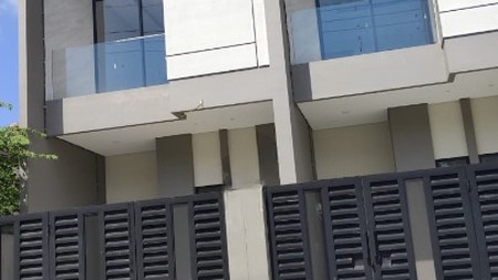 DIJUAL CEPAT 2 RUMAH KEMBAR BARU SIAP HUNI Tenggilis Mejoyo dekat UBAYA, Surabaya Timur