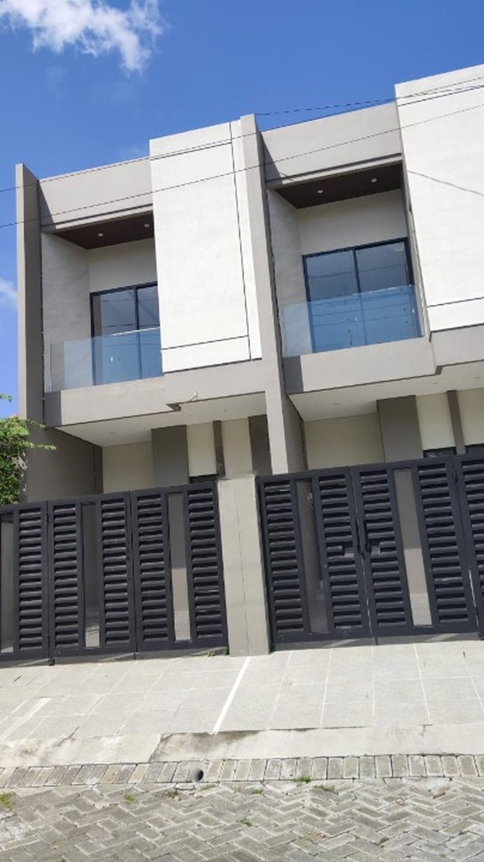 DIJUAL CEPAT 2 RUMAH KEMBAR BARU SIAP HUNI Tenggilis Mejoyo dekat UBAYA, Surabaya Timur
