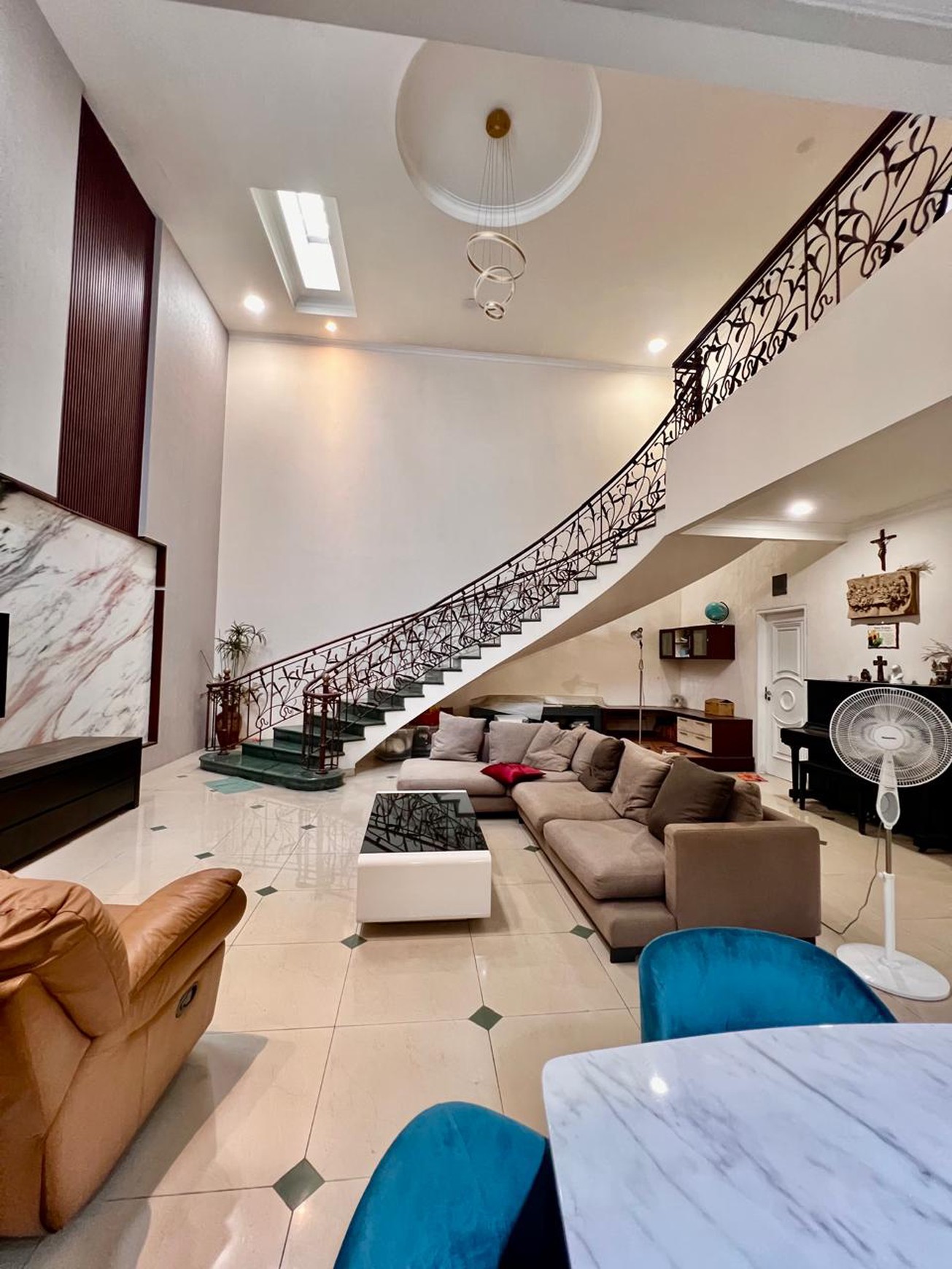 Rumah Mewah,3 lantai,dalam cluster di Bintaro Jaya 9