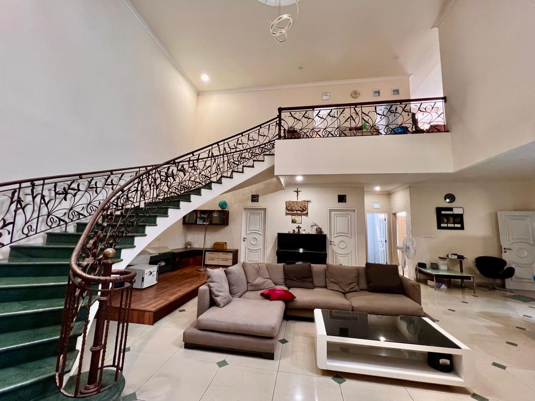 Rumah Mewah,3 lantai,dalam cluster di Bintaro Jaya 9