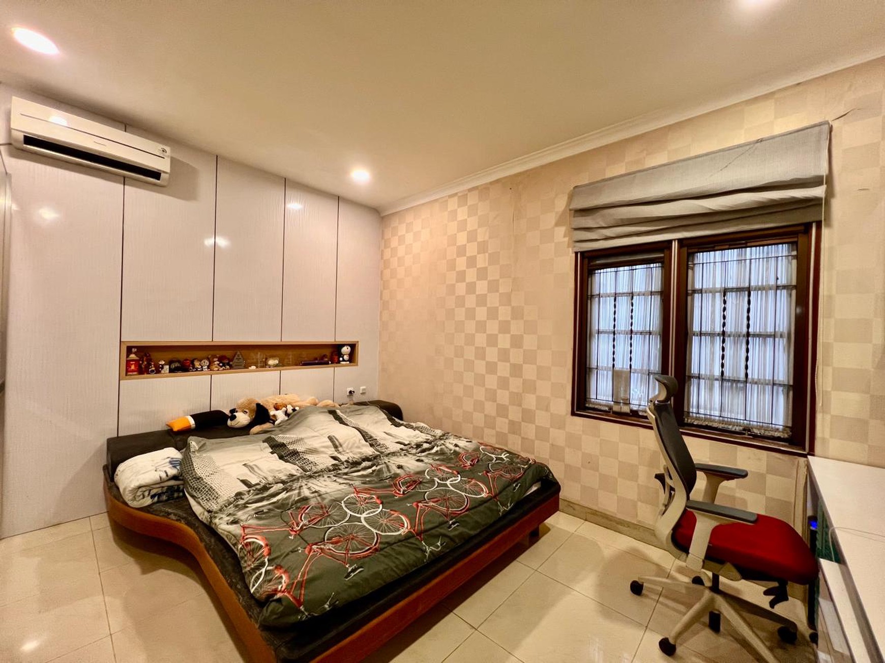 Rumah Mewah,3 lantai,dalam cluster di Bintaro Jaya 9