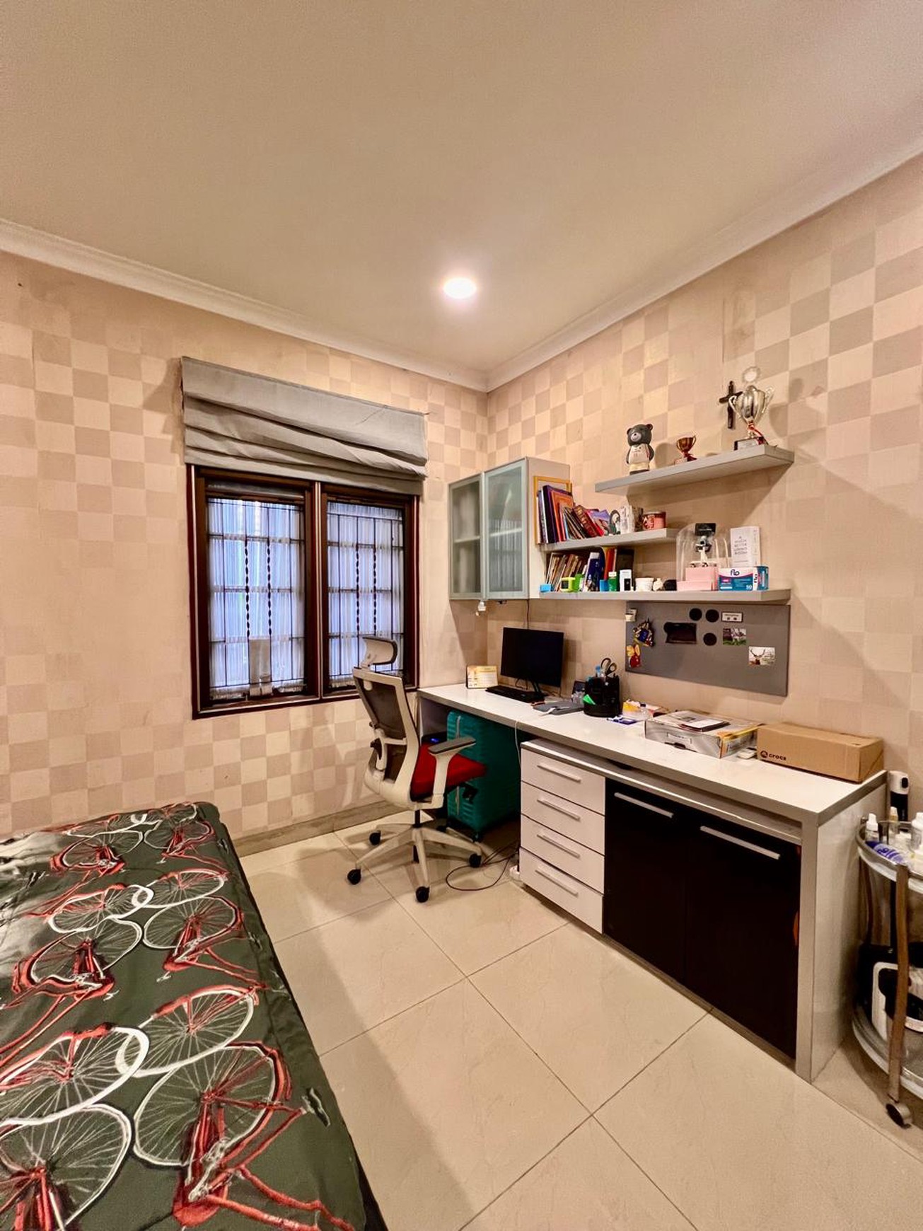Rumah Mewah,3 lantai,dalam cluster di Bintaro Jaya 9