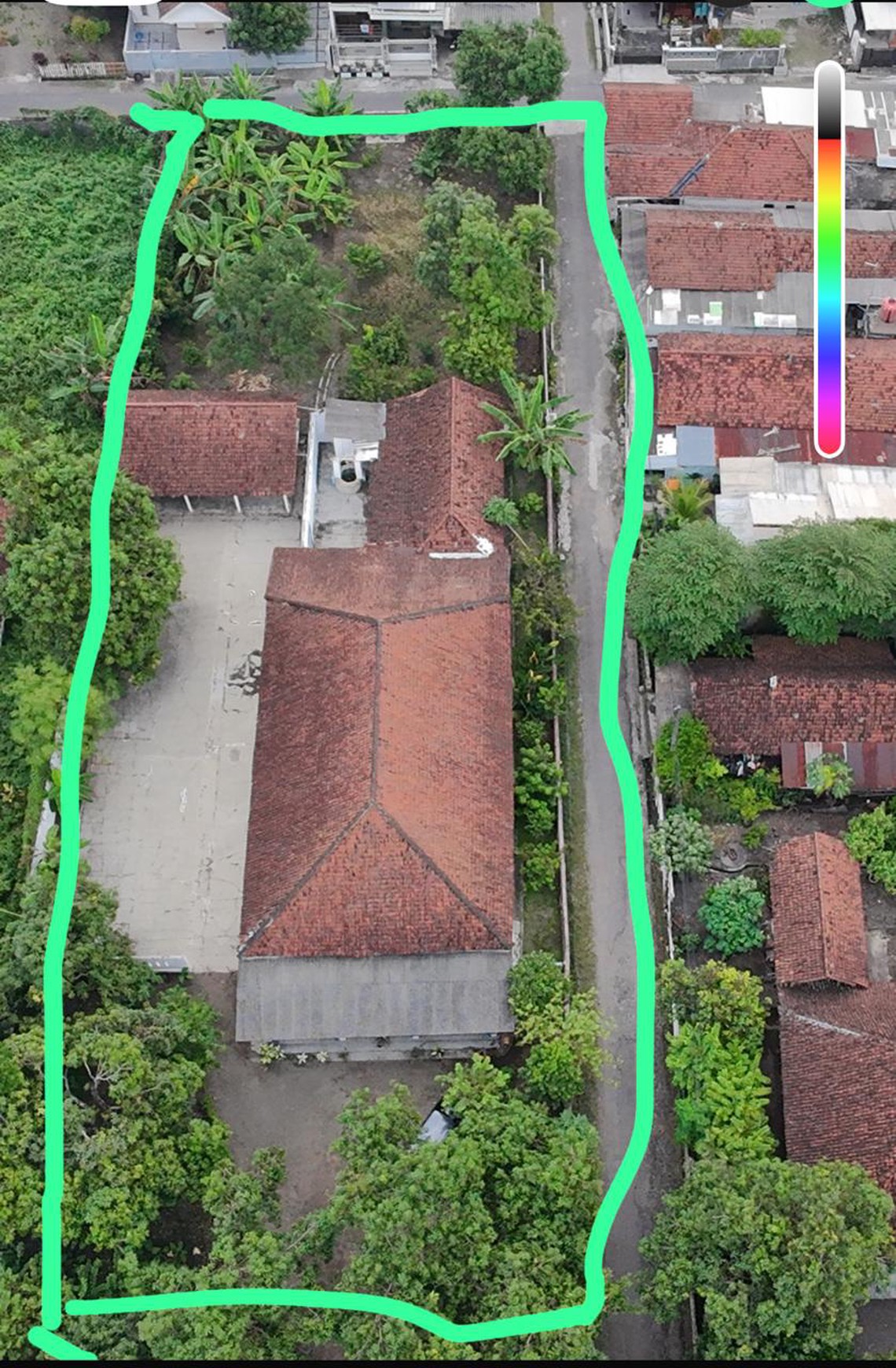 Rumah di Jl. Merdeka, Mojowarno - Jombang, Halaman Luas, Nol Jalan Raya