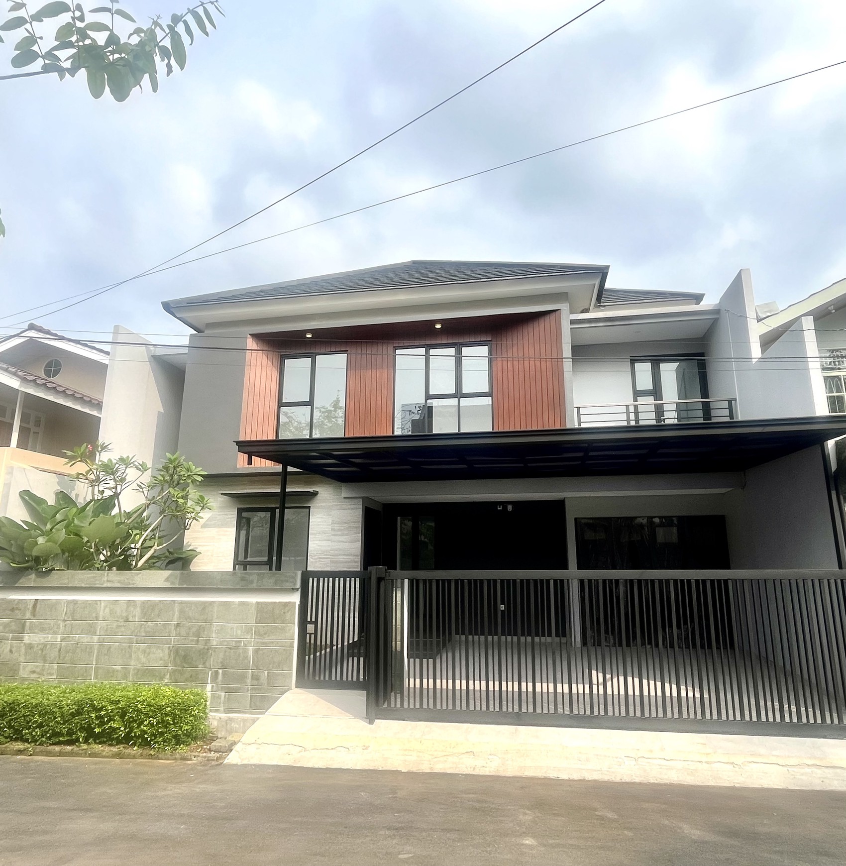 Rumah Minimalis Brand New Lokasi Strategis di Sektor 9 Bintaro Jaya