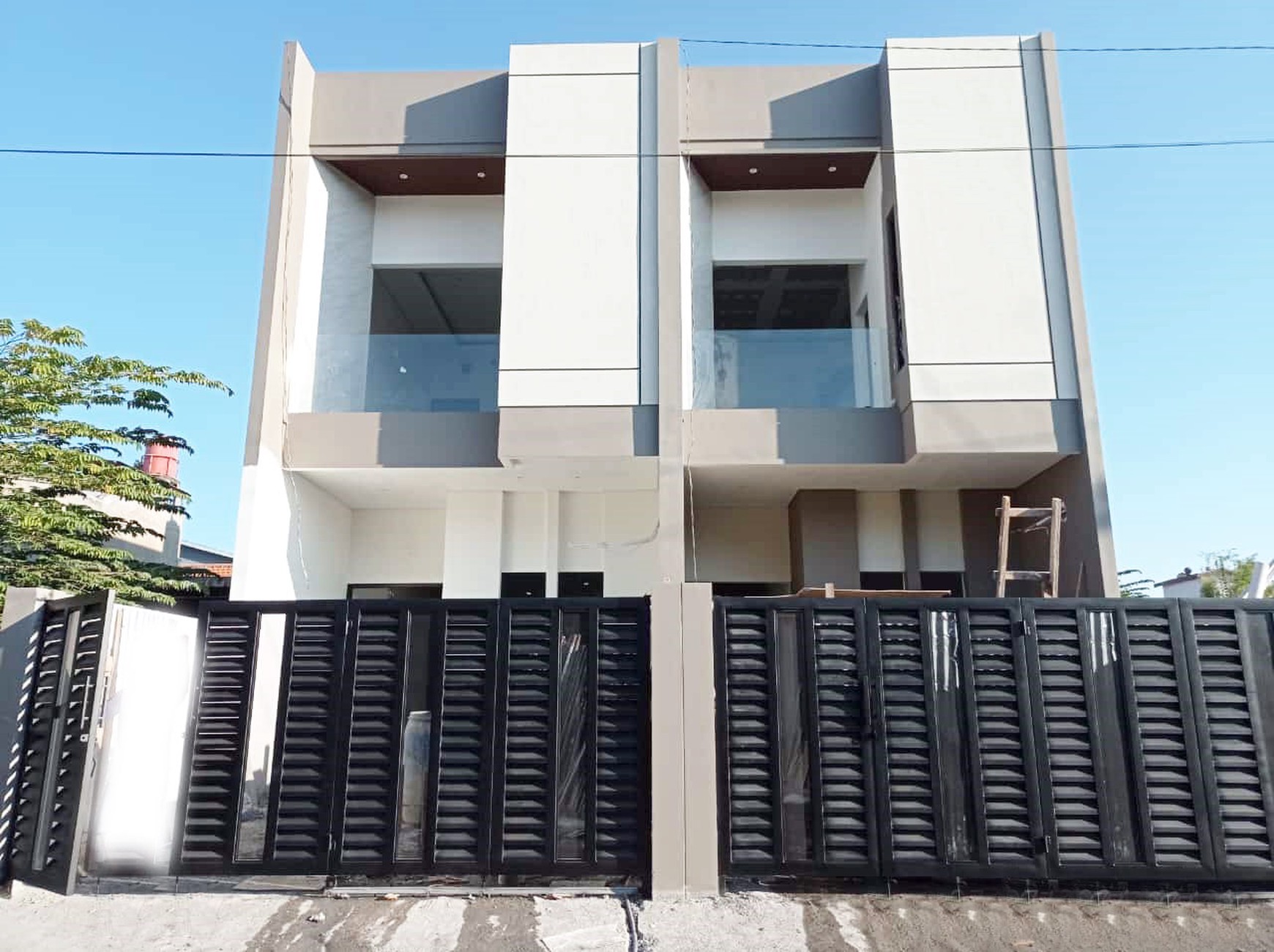 Rumah Baru Gress !!! di Tenggilis Mejoyo Selatan Surabaya Selatan, Minimalis, 2 Lantai, ada 2 unit aja...!!!