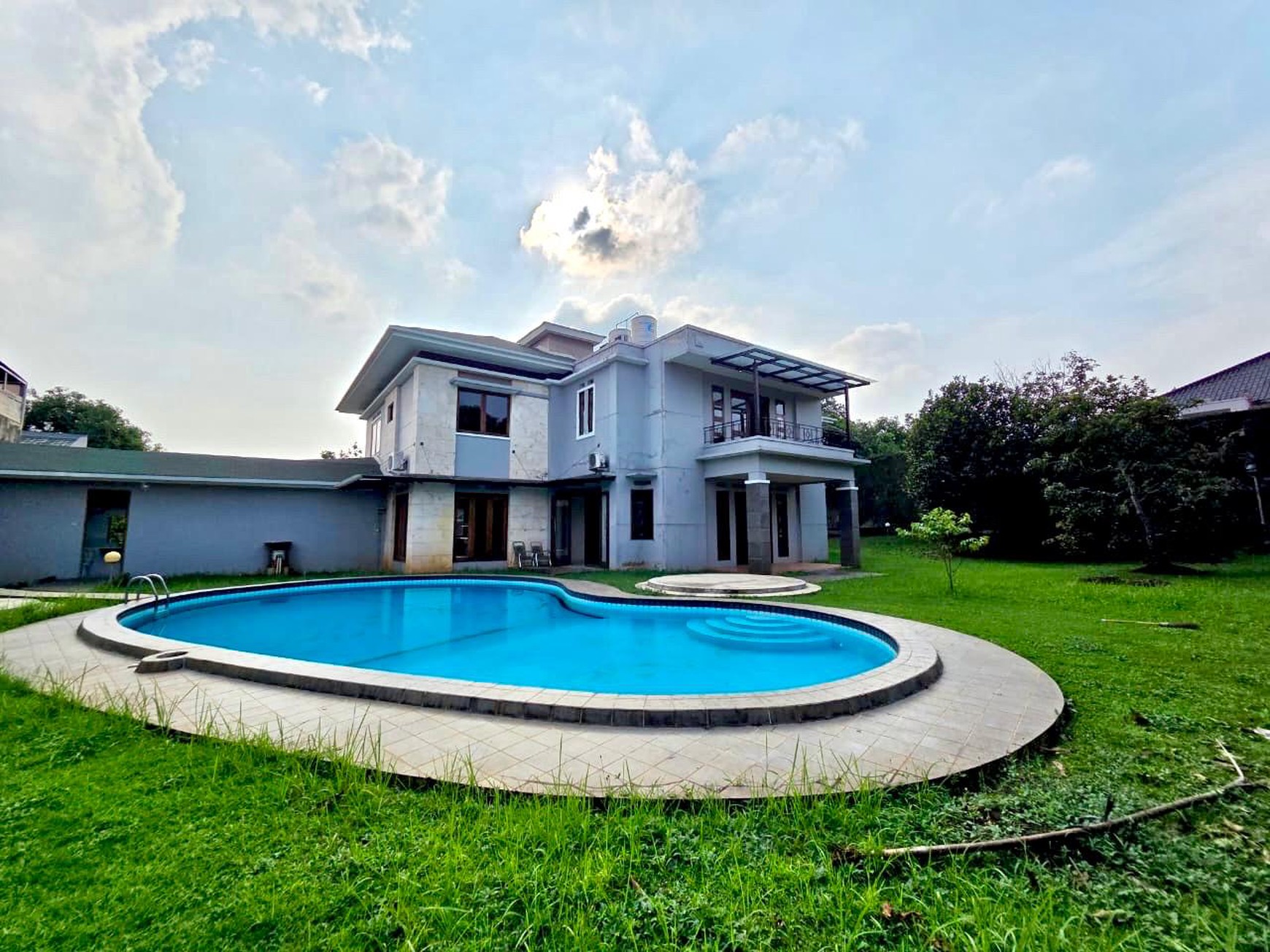 Rumah  LUX Siap Huni dengan s.pool private di rempoa 