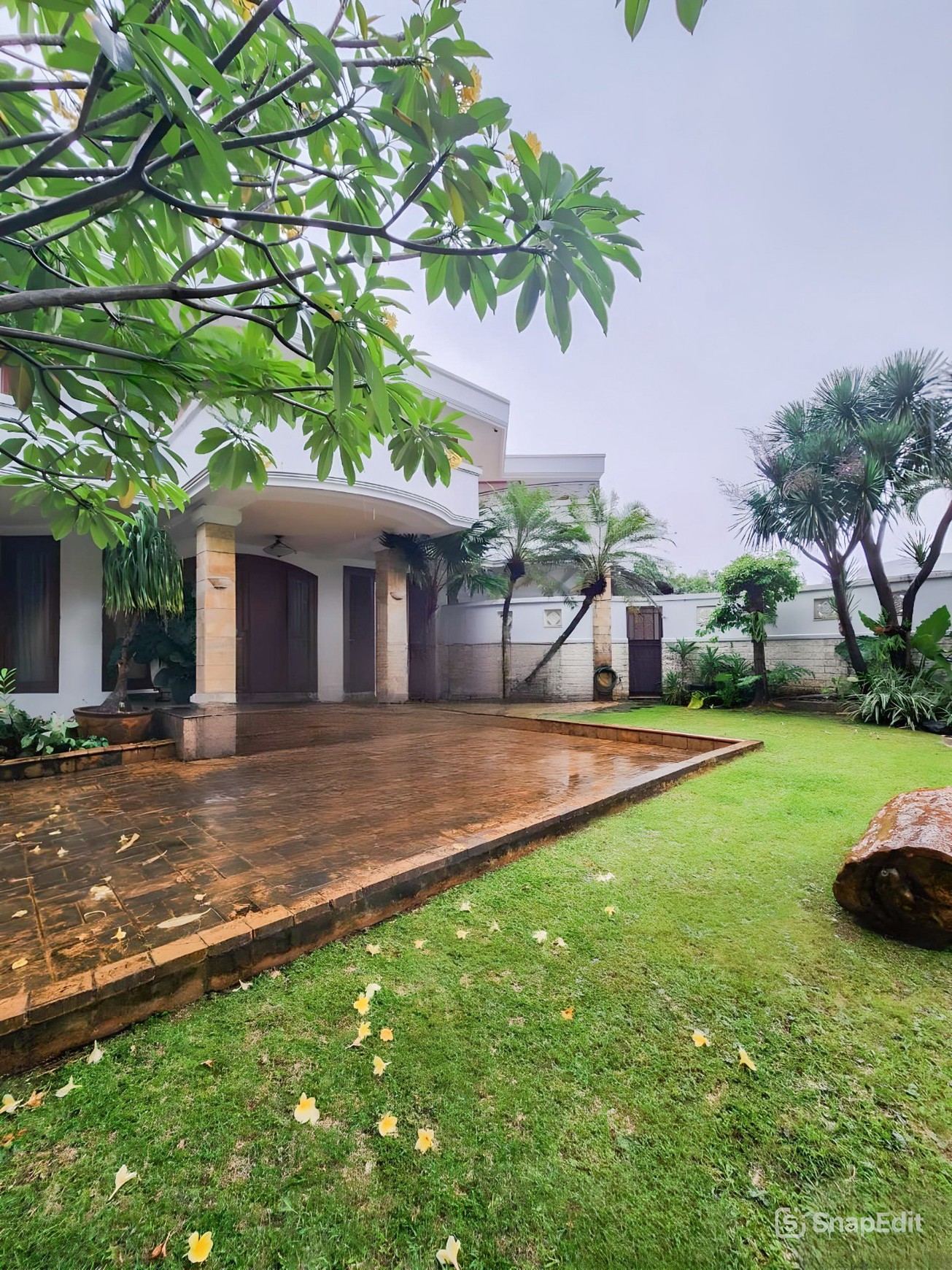 Rumah Mewah 2 Lantai Full Furnished Pondok Indah.