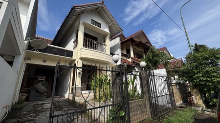 Rumah 2 Lantai Butuh Perbaikan dan BU di Raffles Hills 