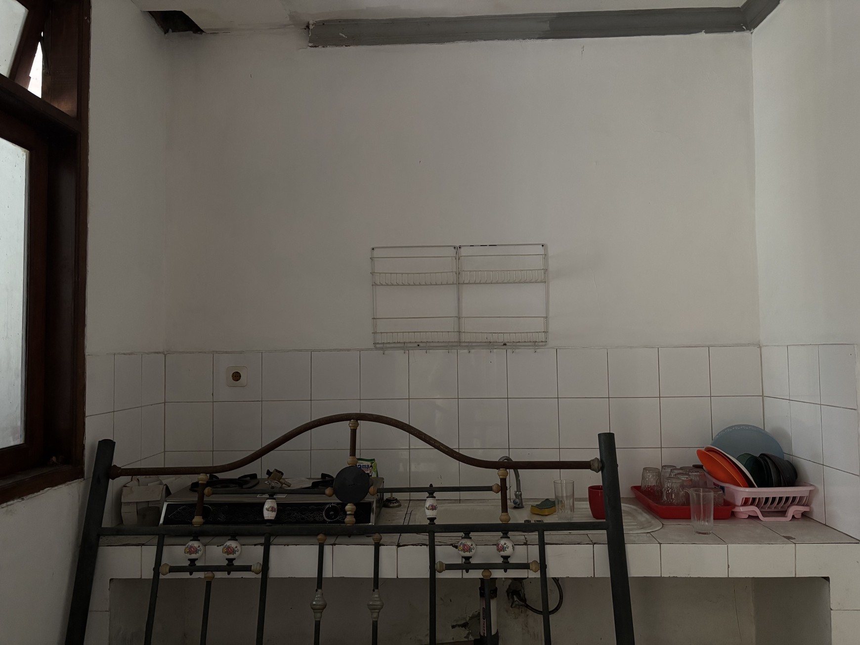 Rumah 2 Lantai Butuh Perbaikan dan BU di Raffles Hills 