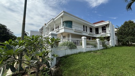 Rumah 2 Lantai Hoek di  di Raffles Hills 