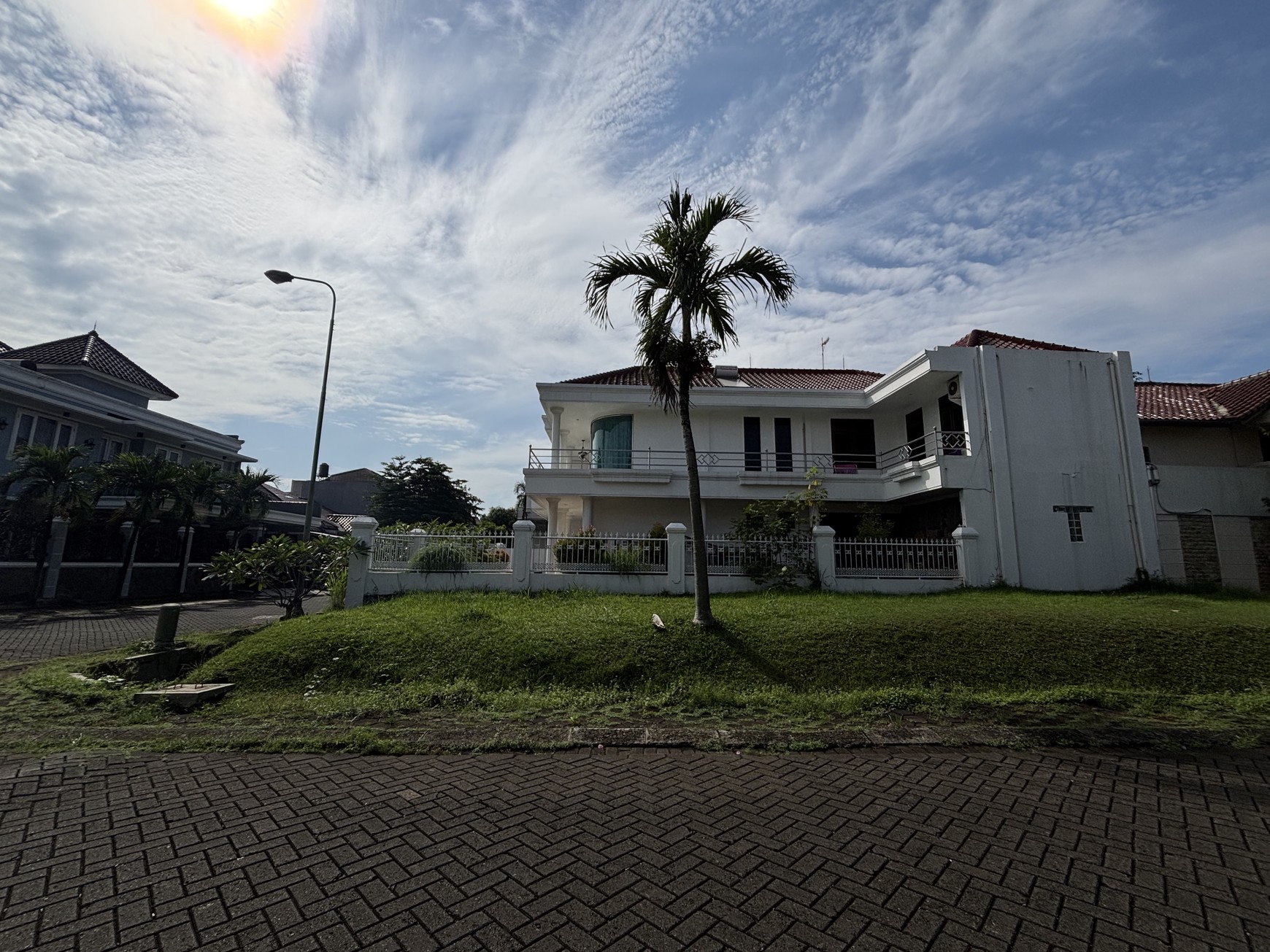 Rumah 2 Lantai Hoek di  di Raffles Hills 