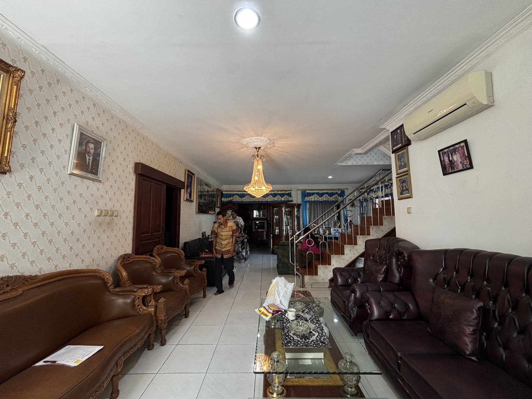 Rumah 2 Lantai Hoek di  di Raffles Hills 