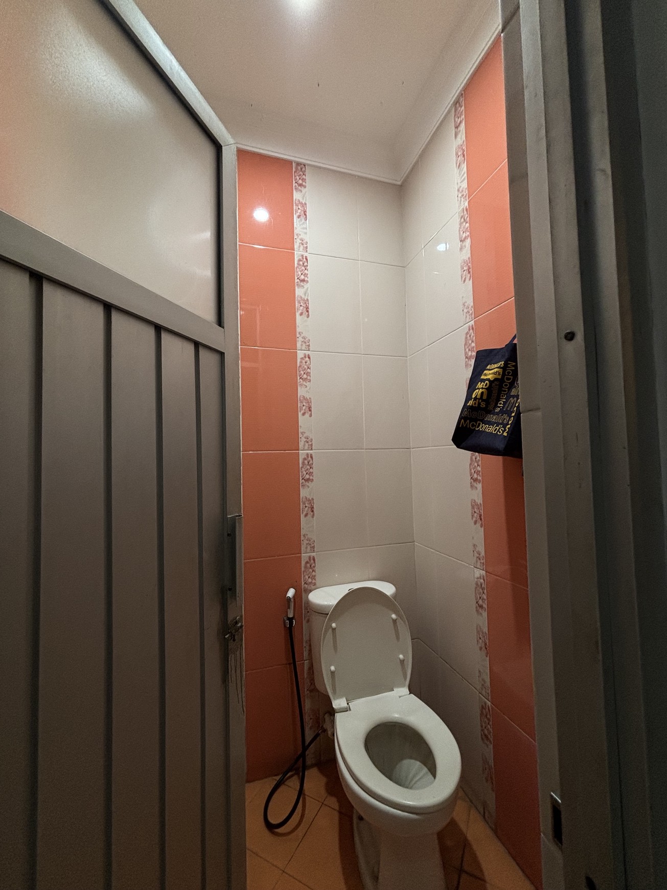 Rumah 2 Lantai Hoek di  di Raffles Hills 