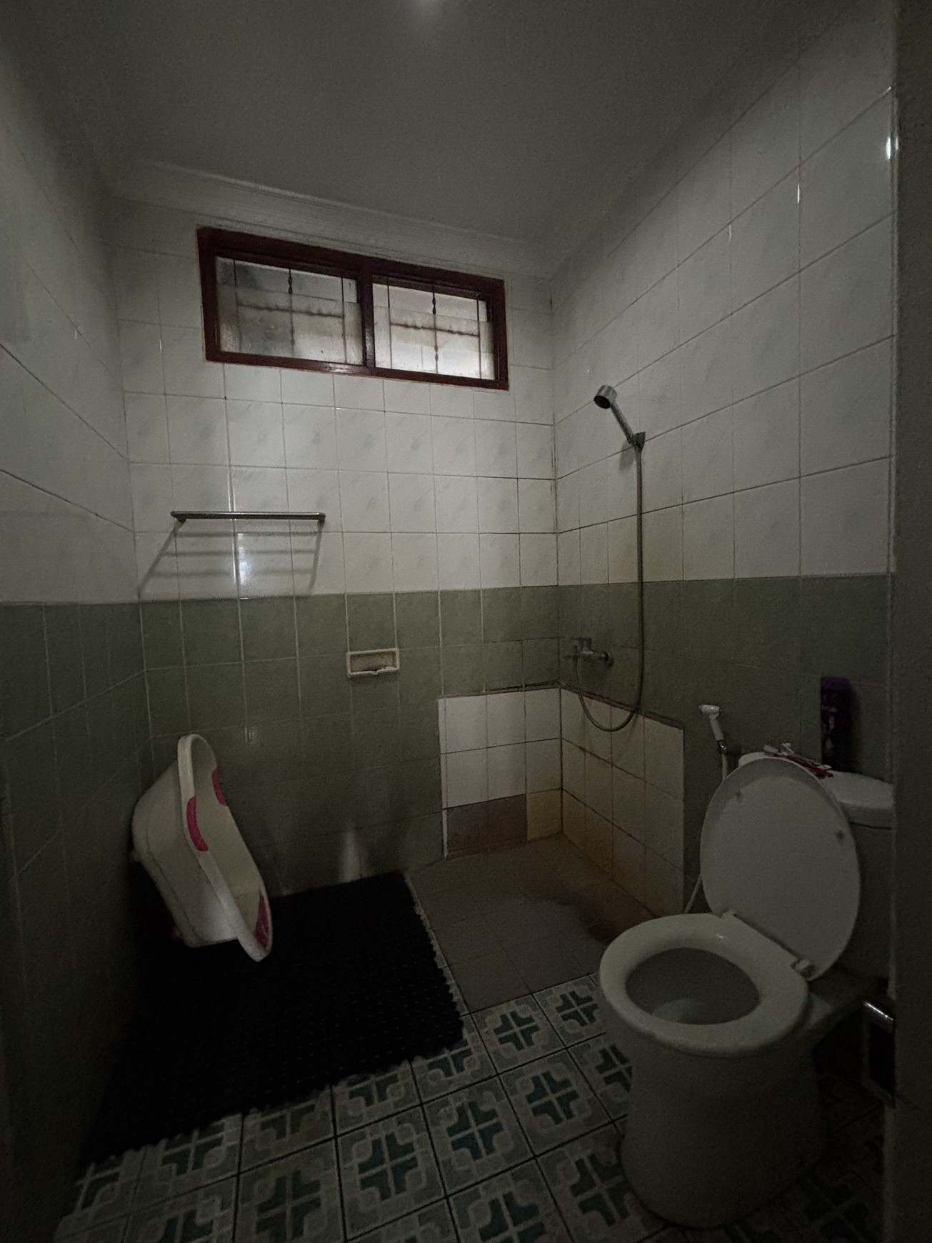 Rumah 2 Lantai Hoek di  di Raffles Hills 