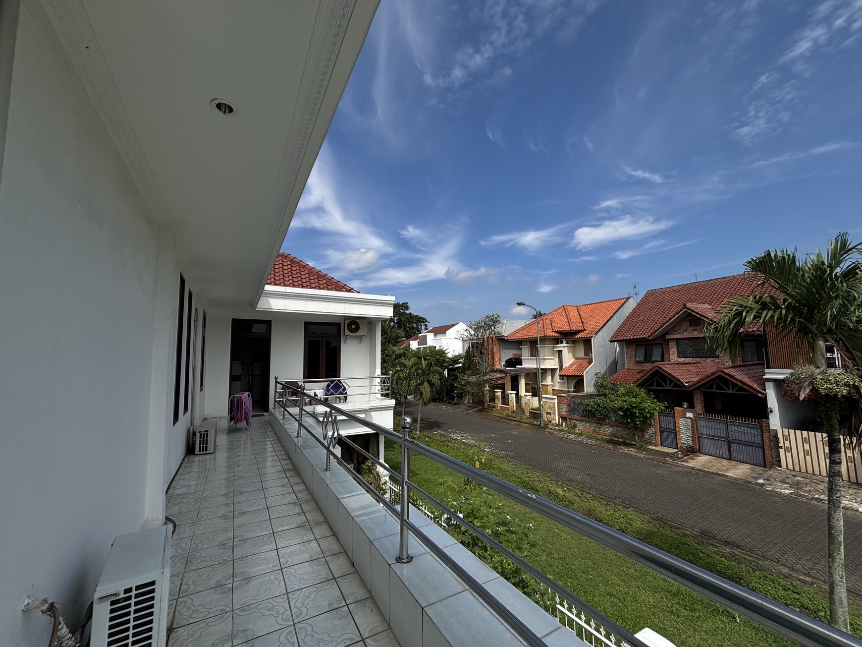 Rumah 2 Lantai Hoek di  di Raffles Hills 