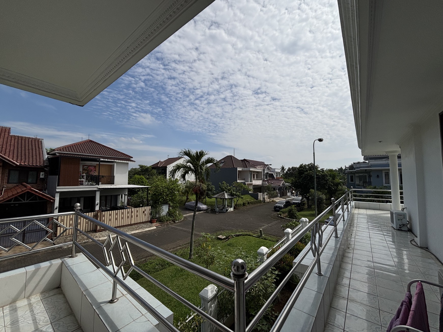 Rumah 2 Lantai Hoek di  di Raffles Hills 