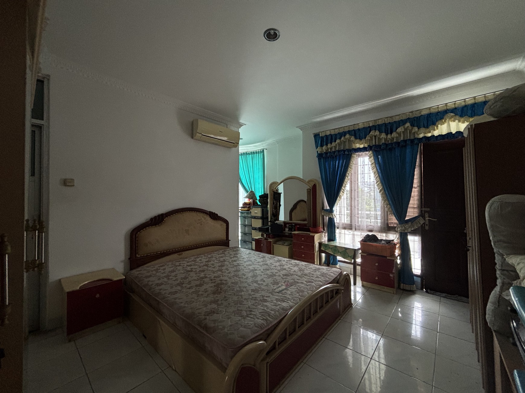 Rumah 2 Lantai Hoek di  di Raffles Hills 