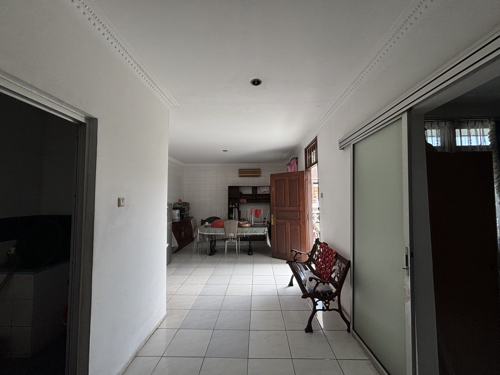 Rumah 2 Lantai Hoek di  di Raffles Hills 