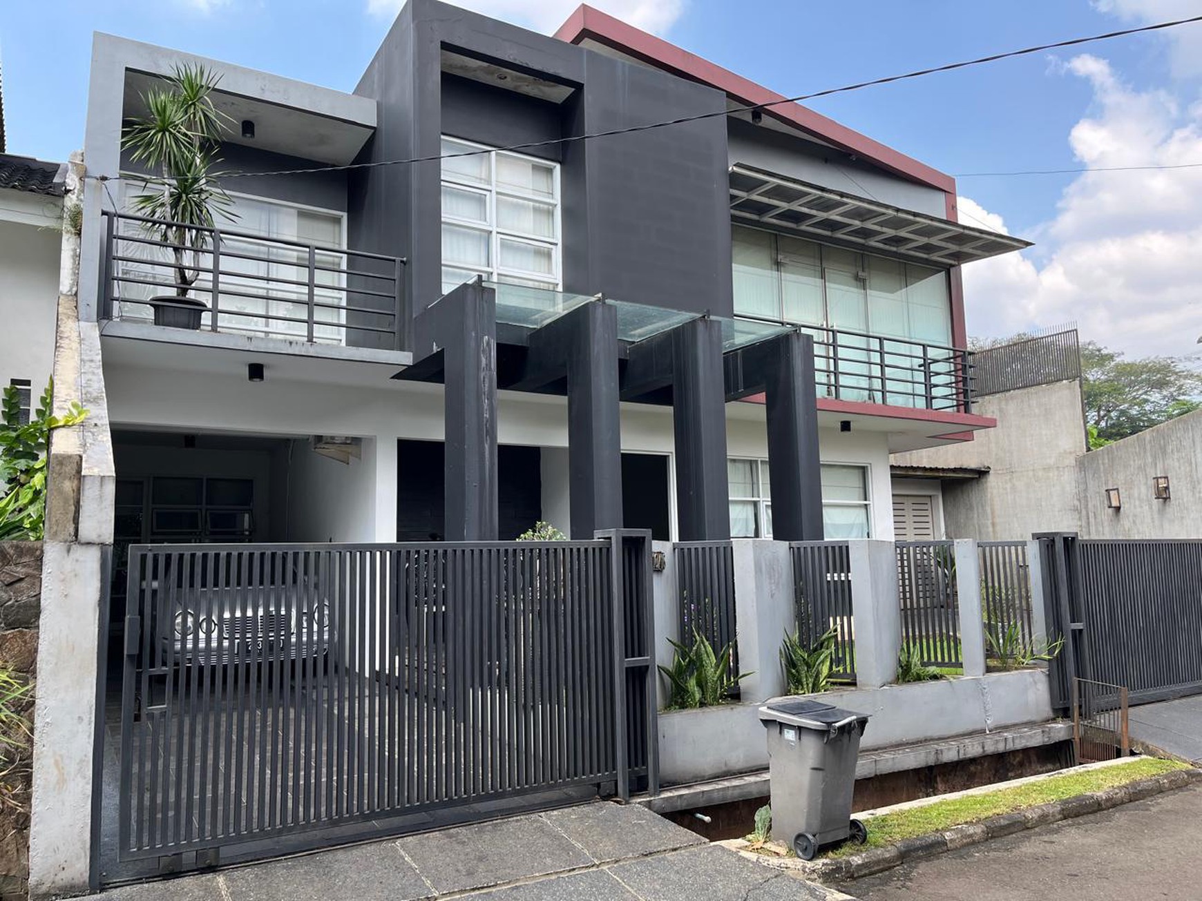 Rumah Bagus, Apik dan Rapih, Siap huni di Bintaro Sektro 9