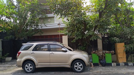 Dijual Rumah Luas Potensial di Raya MERR Surabaya | Siap Renovasi!