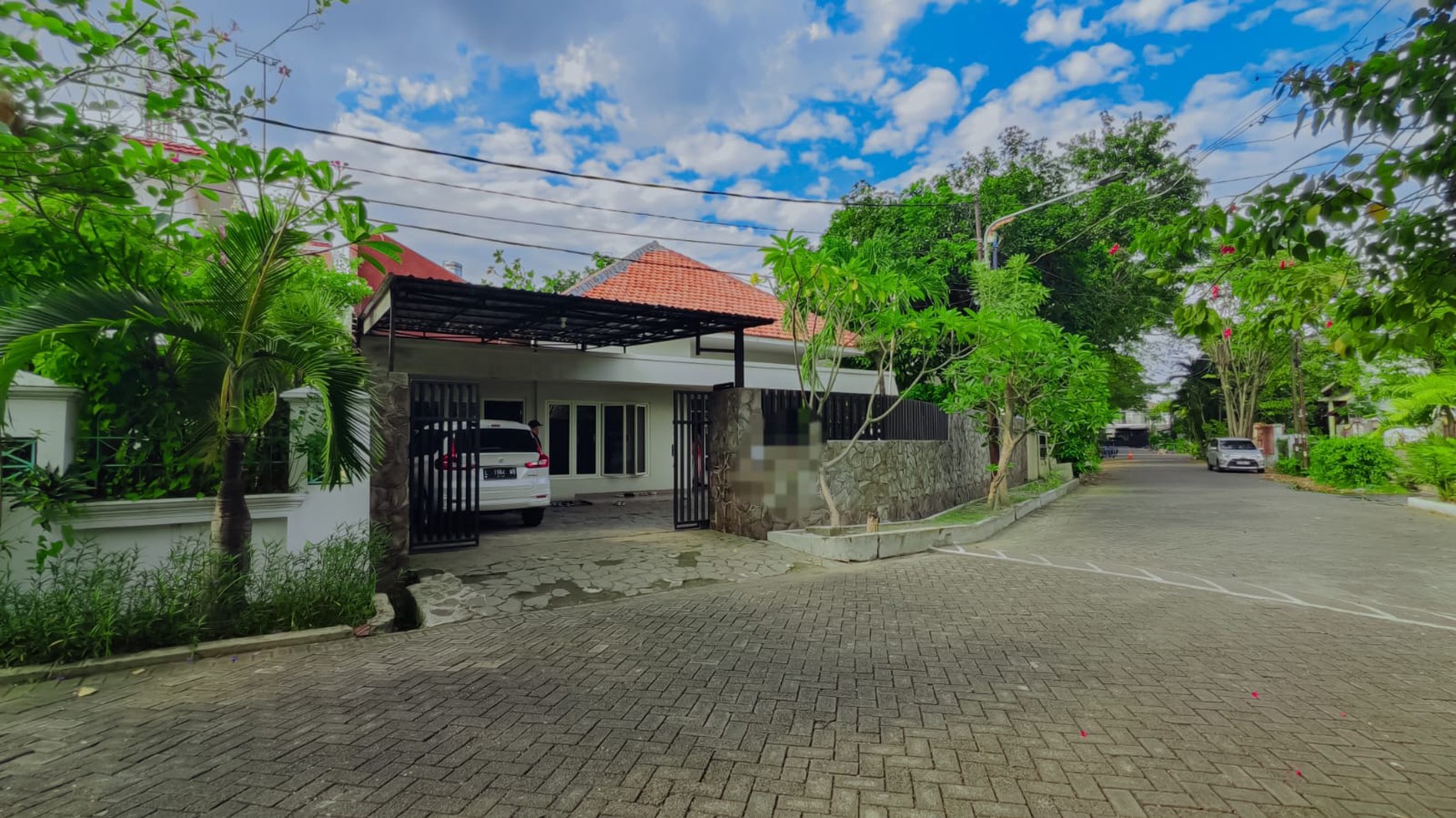 Jemur Andayani: Rumah Klasik 500 m2 Dekat Kampus Petra - Potensi Tinggi!
