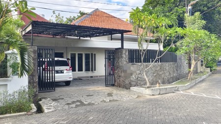 Jemur Andayani: Rumah Klasik 500 m2 Dekat Kampus Petra - Potensi Tinggi!