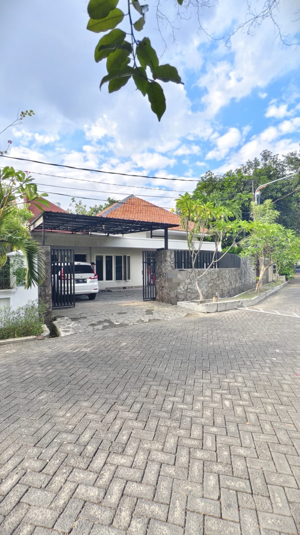 Jemur Andayani: Rumah Klasik 500 m2 Dekat Kampus Petra - Potensi Tinggi!