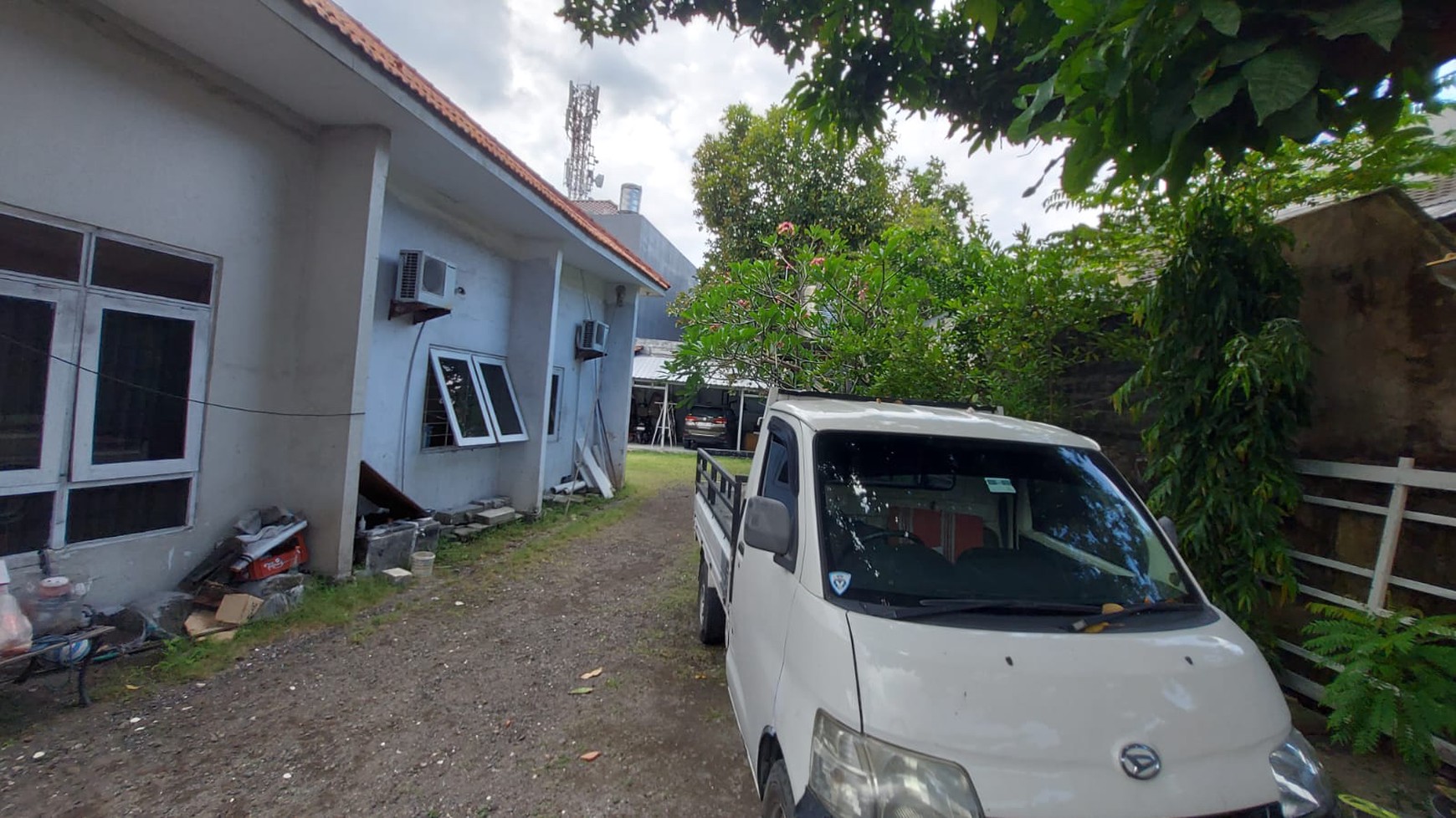 Jemur Andayani: Rumah Klasik 500 m2 Dekat Kampus Petra - Potensi Tinggi!