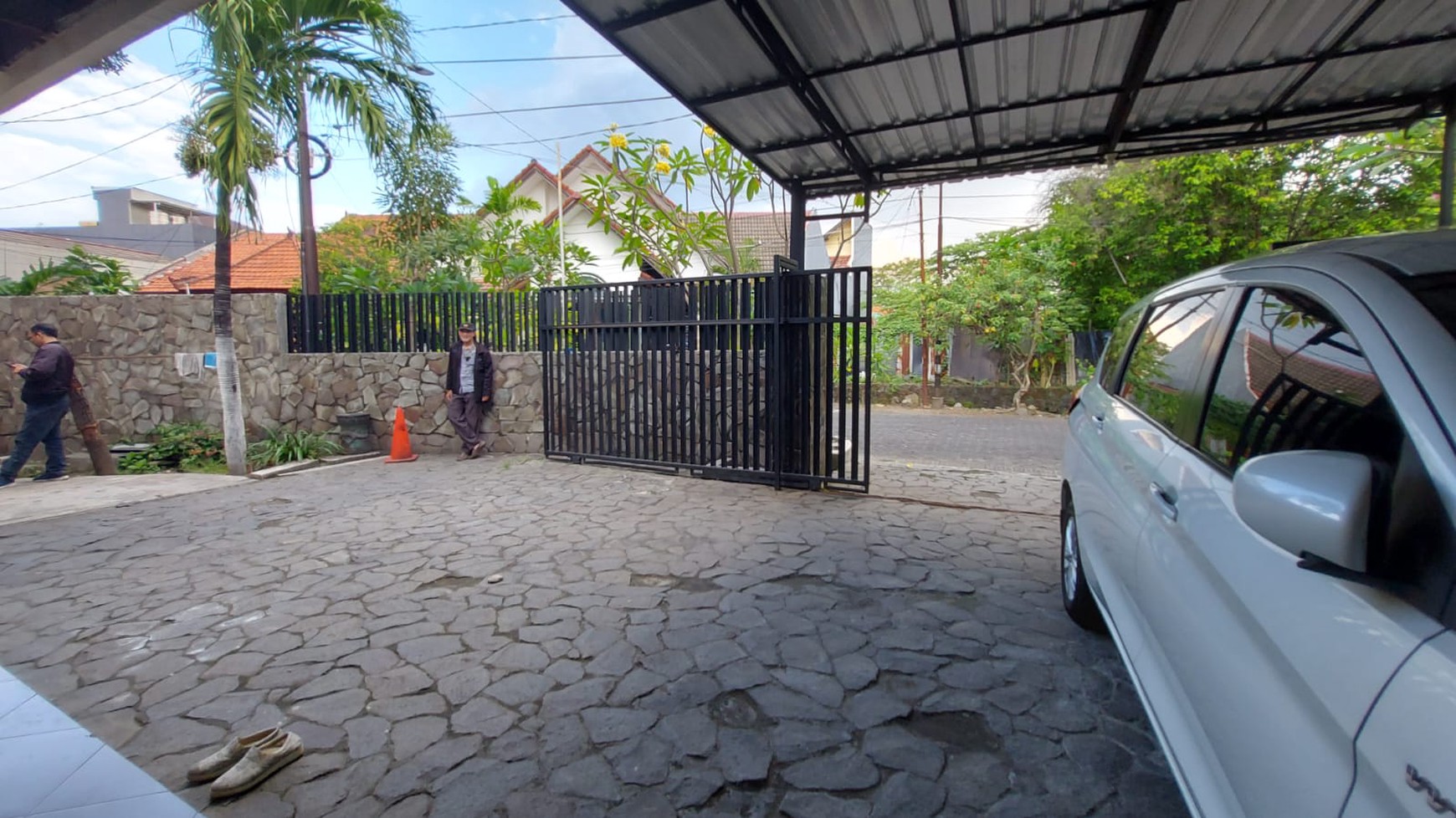 Jemur Andayani: Rumah Klasik 500 m2 Dekat Kampus Petra - Potensi Tinggi!