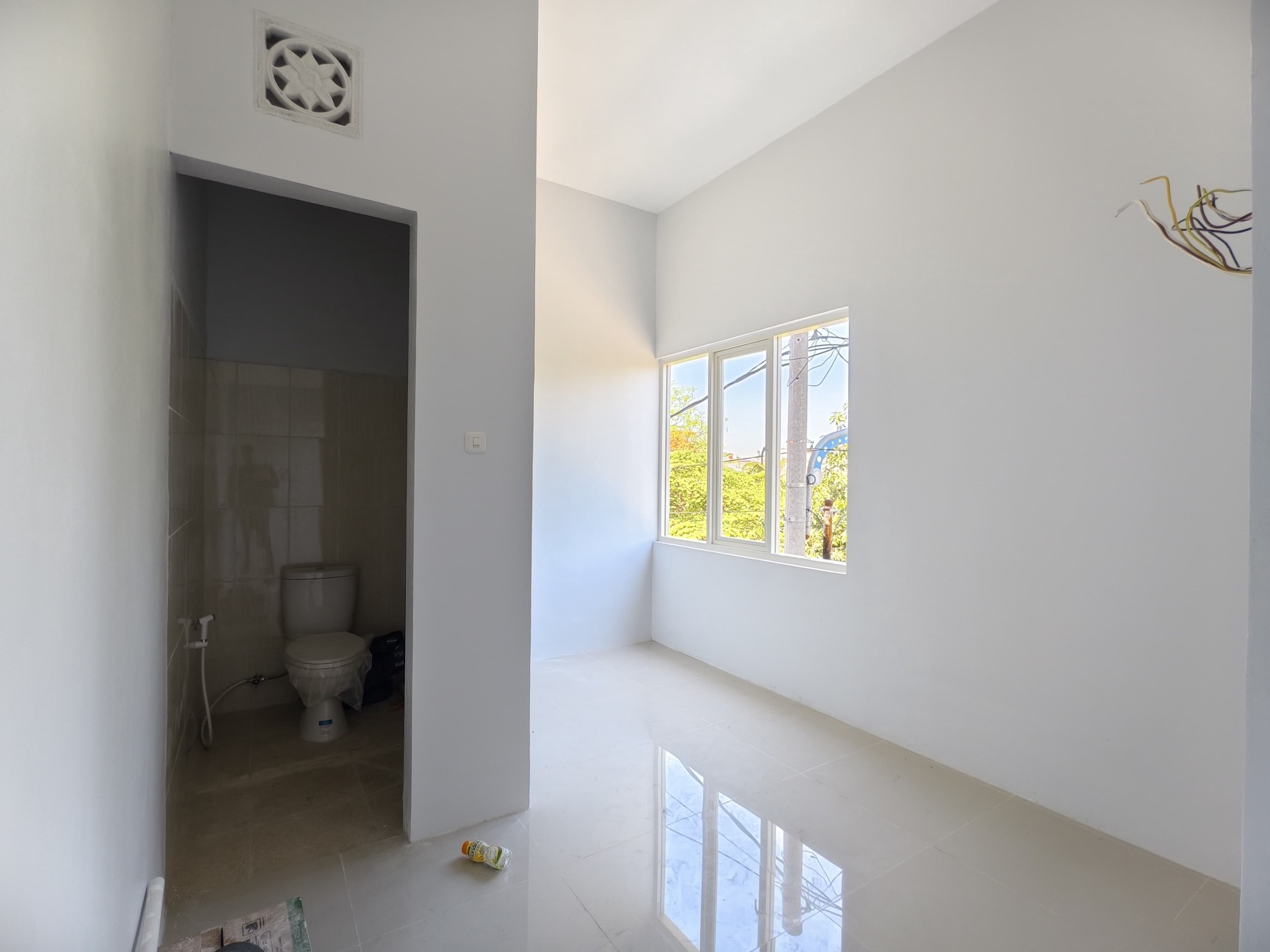 Investasi Rumah Kos Eksklusif di Zona Kampus MERR - 12 Kamar, Carport 2 Mobil