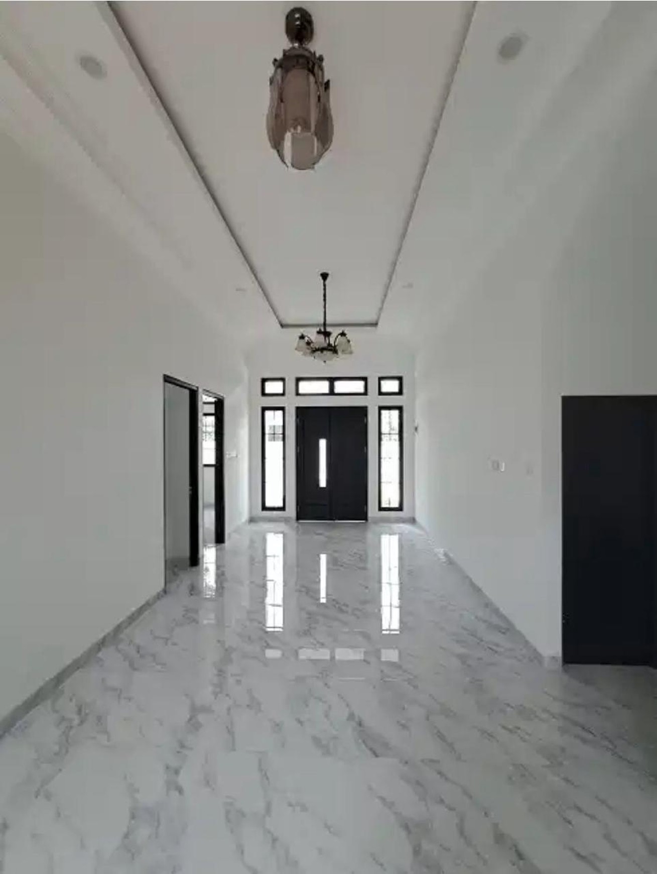 Rumah di jual modern 2 lantai dengan kolam renang