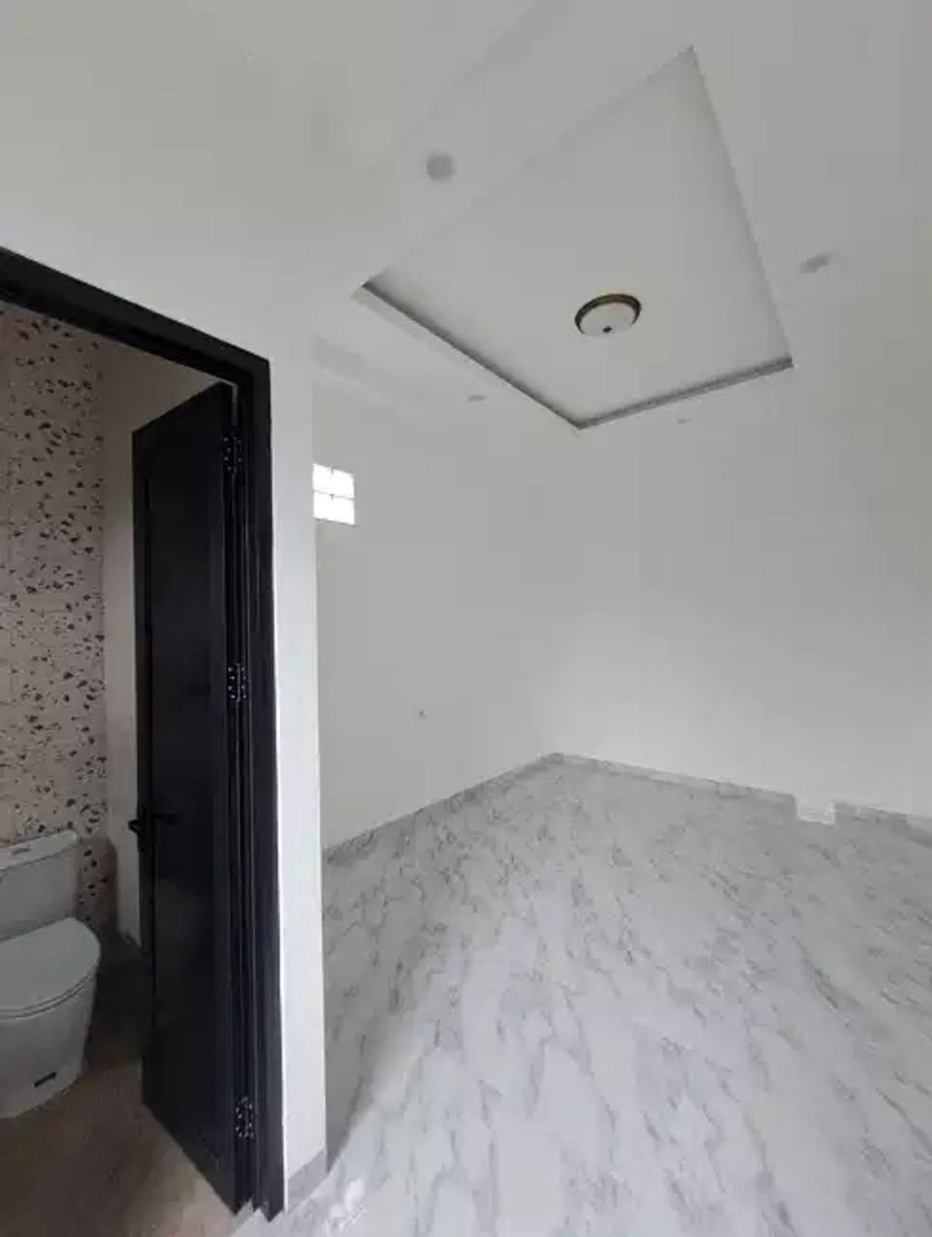 Rumah di jual modern 2 lantai dengan kolam renang