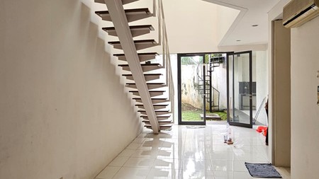 Rumah Bagus Di Ozone Residence Veteran Bintaro Jakarta Selatan