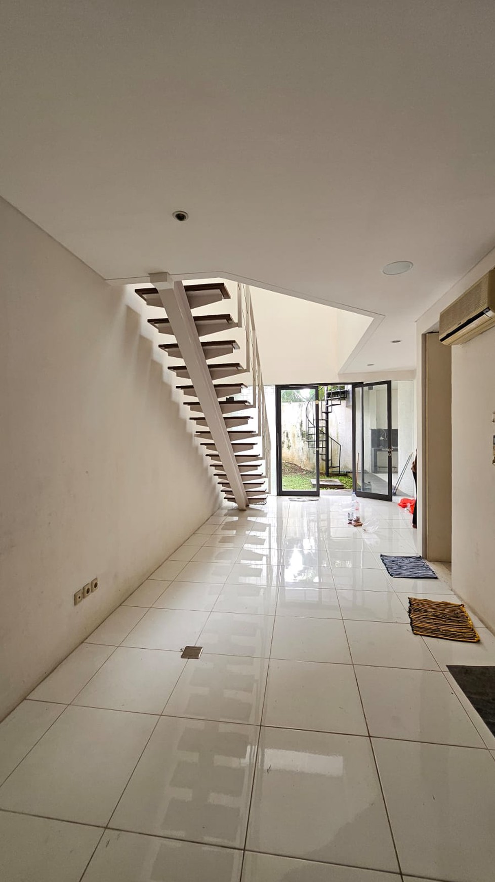 Rumah Bagus Di Ozone Residence Veteran Bintaro Jakarta Selatan