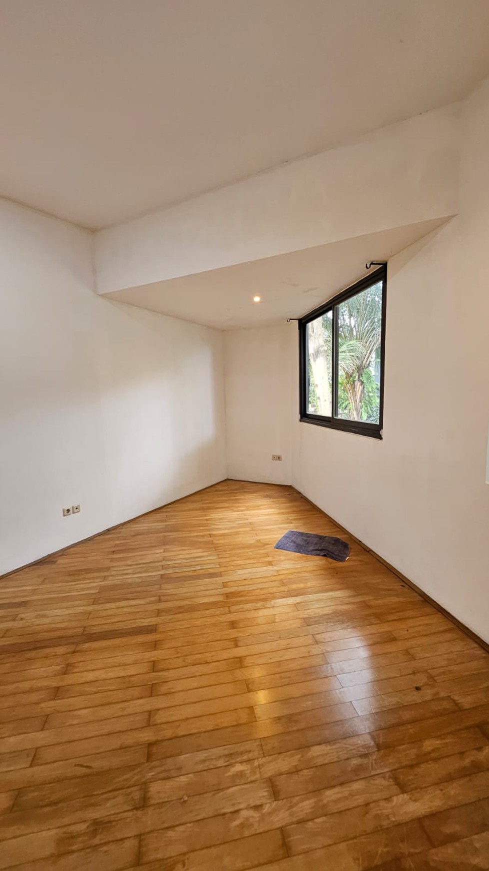 Rumah Bagus Di Ozone Residence Veteran Bintaro Jakarta Selatan