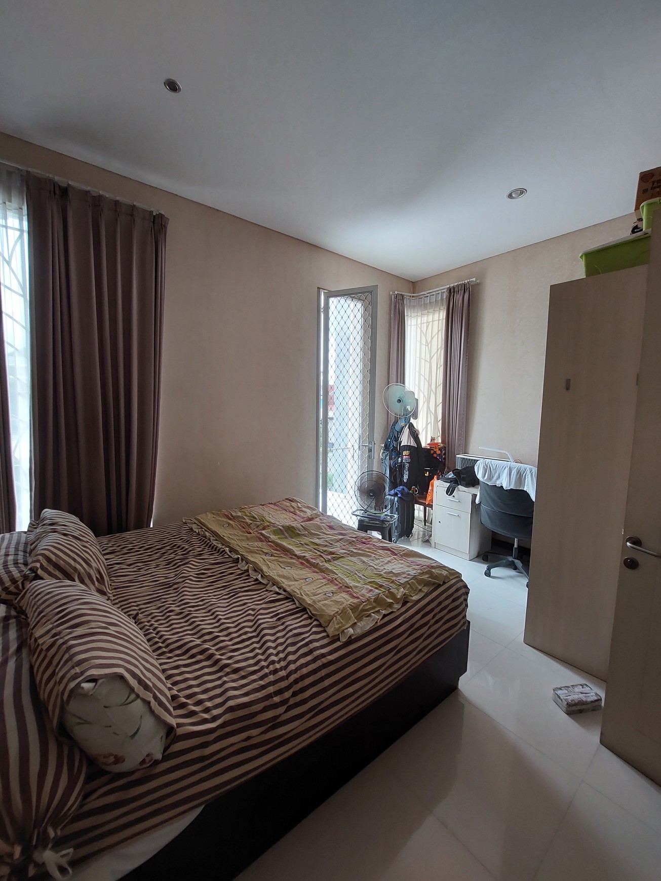 Rumah Mewah 2 Lantai Full Furnish Murah DE VICTORY REGENCY di Sukomanunggal Surabaya Barat