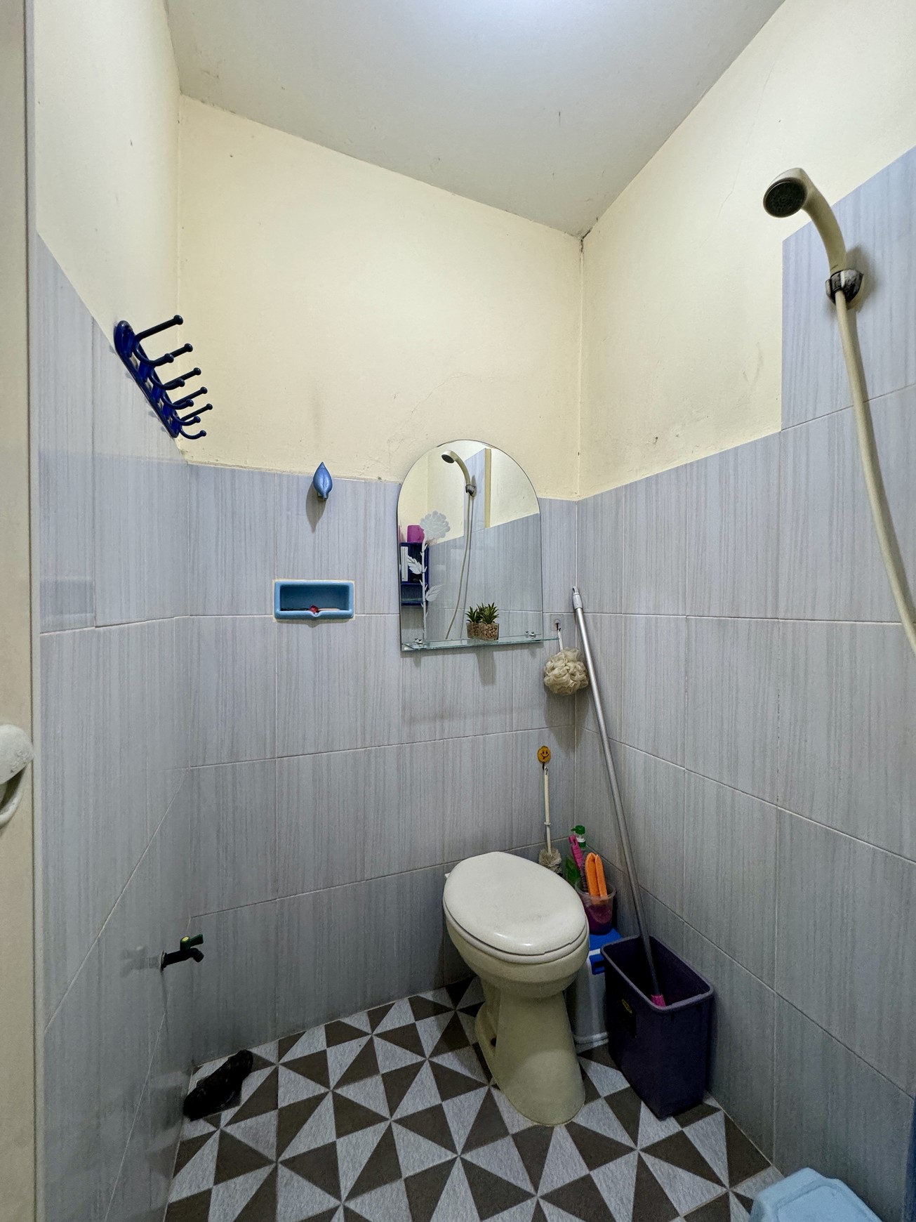 Dijual Rumah di Komplek Jembatan Besi, Tambora, Jakarta Barat