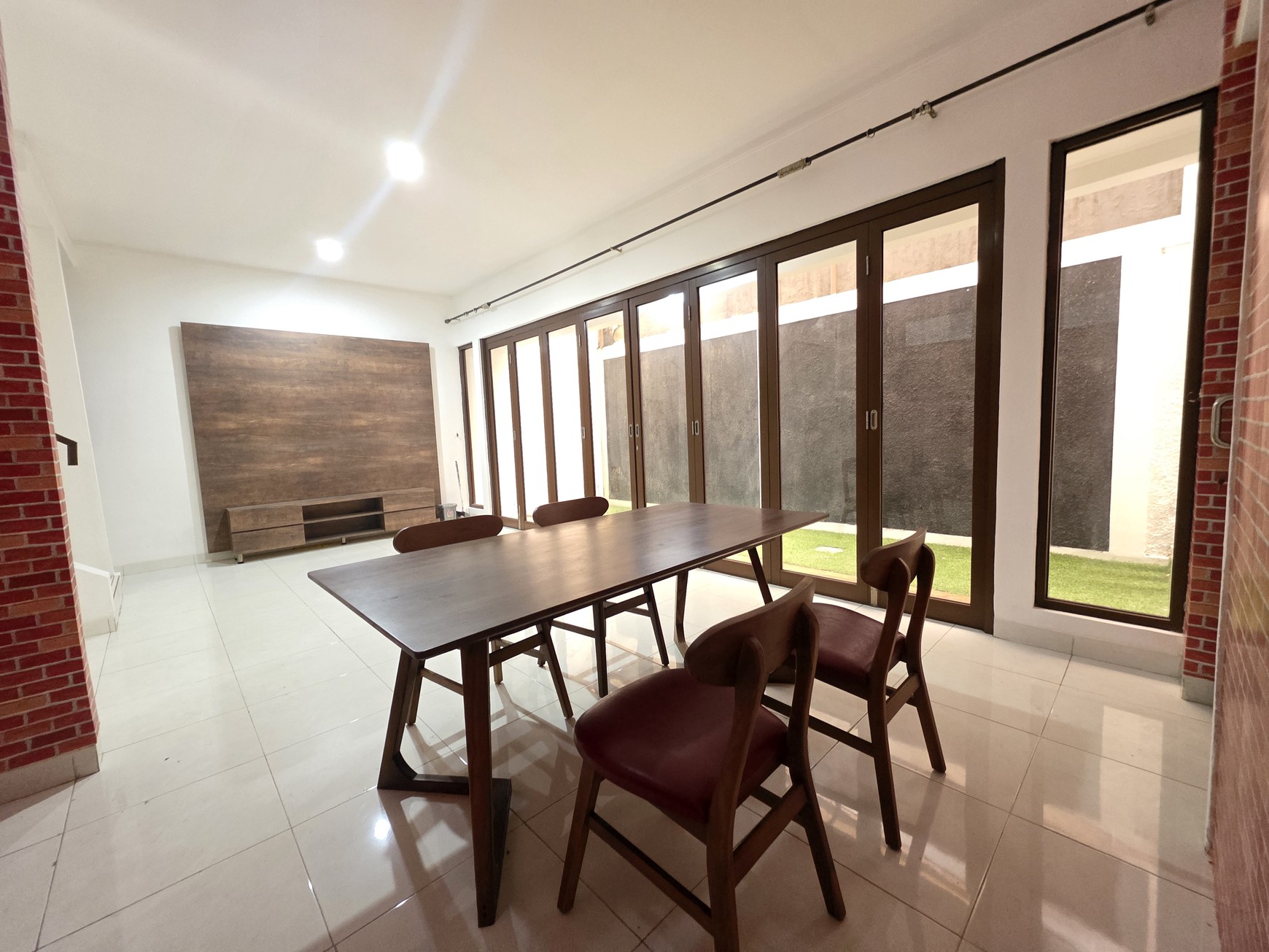 Rumah Bagus Siap Huni dan Asri di Discovery Conserva, Bintaro Jaya Sektor 9