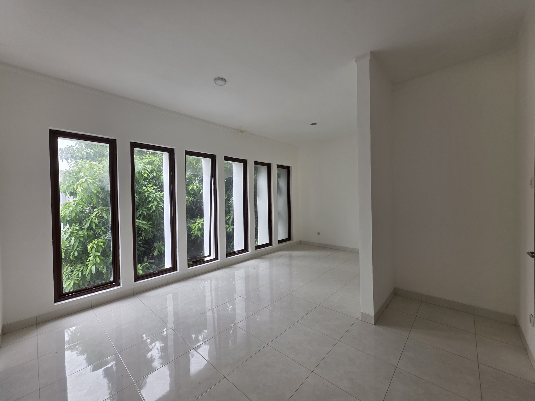 Rumah Bagus Siap Huni dan Asri di Discovery Conserva, Bintaro Jaya Sektor 9