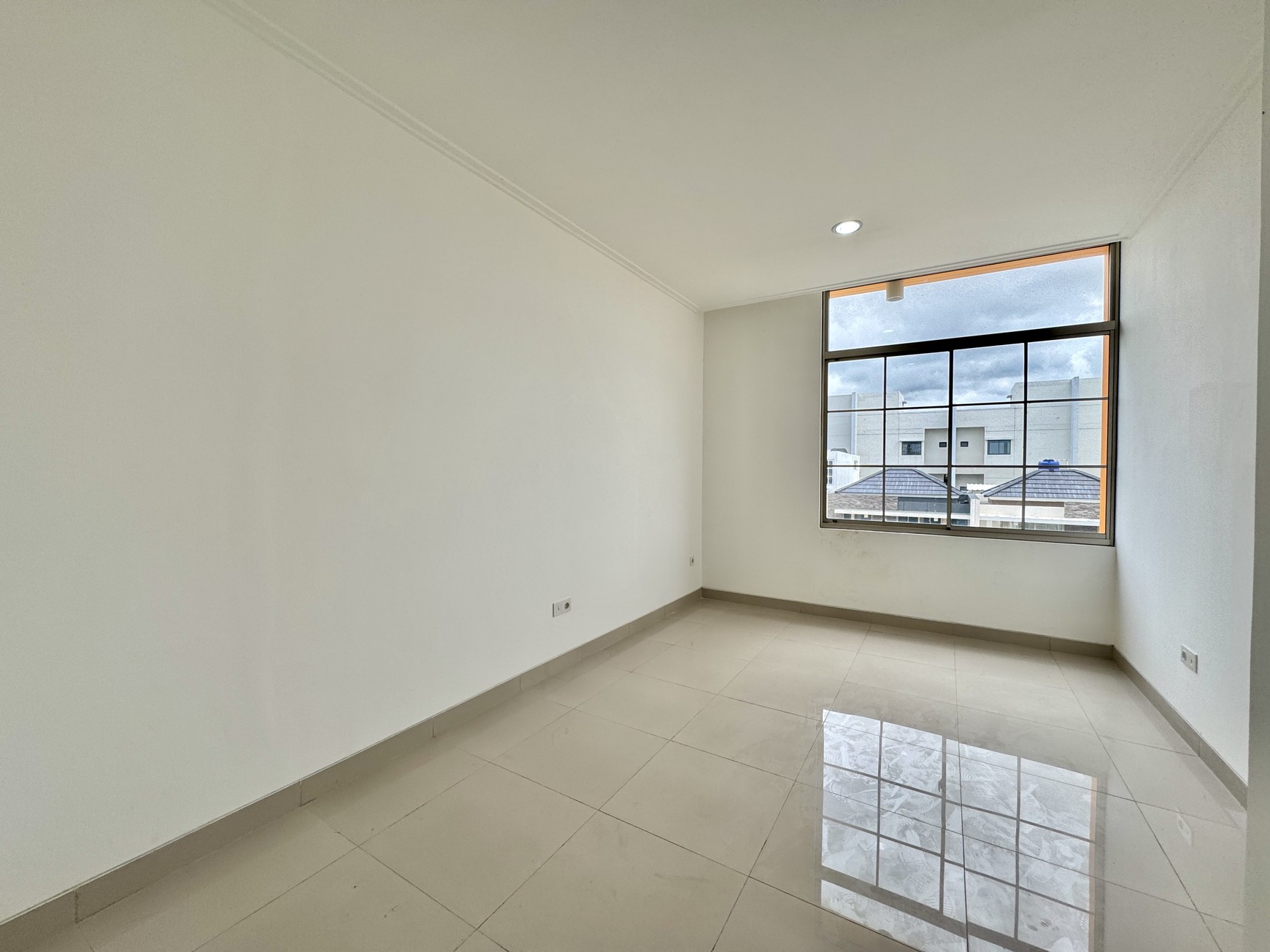 Dijual Rumah di Cluster Miami, Pik2