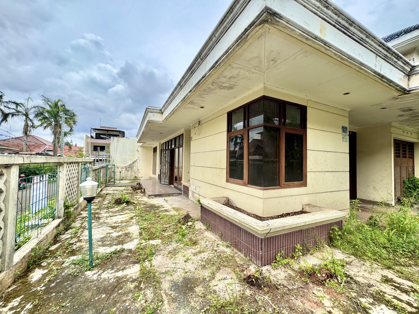 Dijual Rumah di Intercon Taman Kebon Jeruk, Jakarta Barat