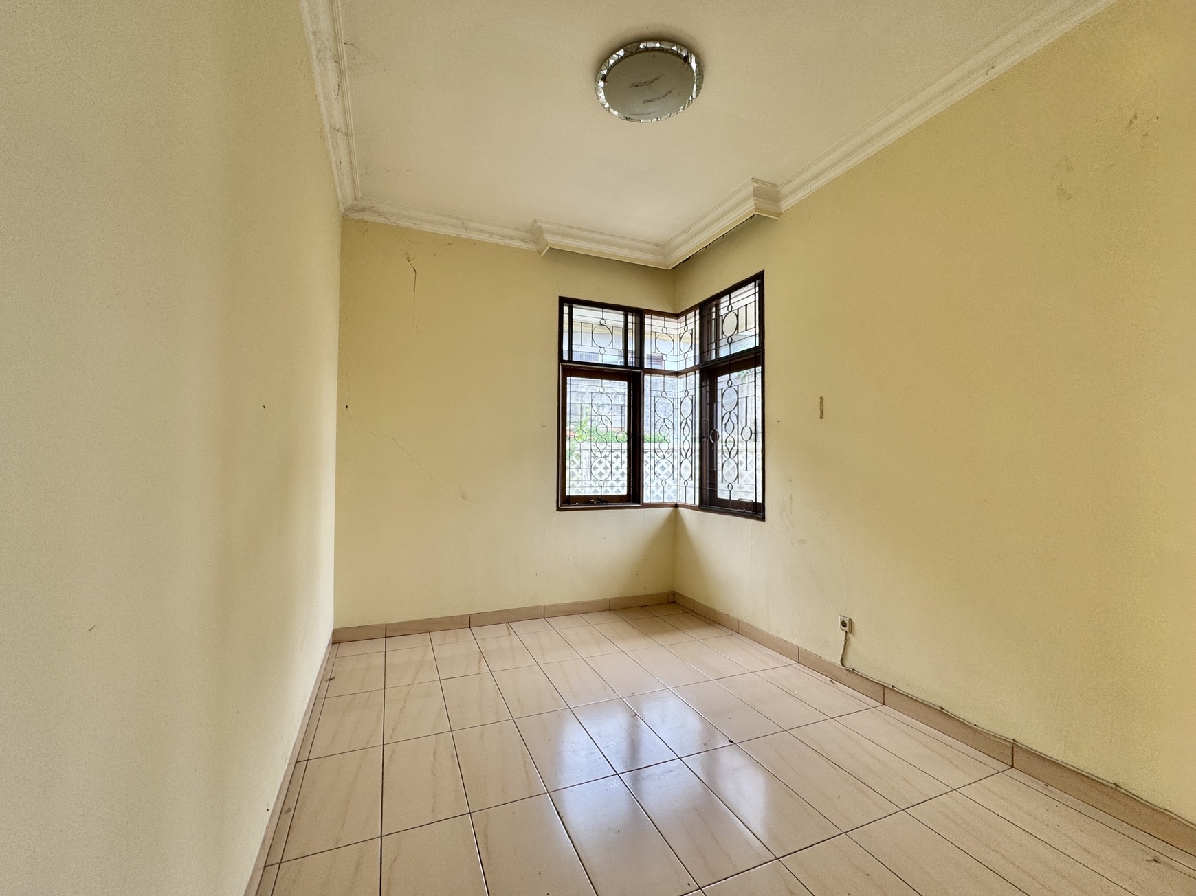 Dijual Rumah di Intercon Taman Kebon Jeruk, Jakarta Barat