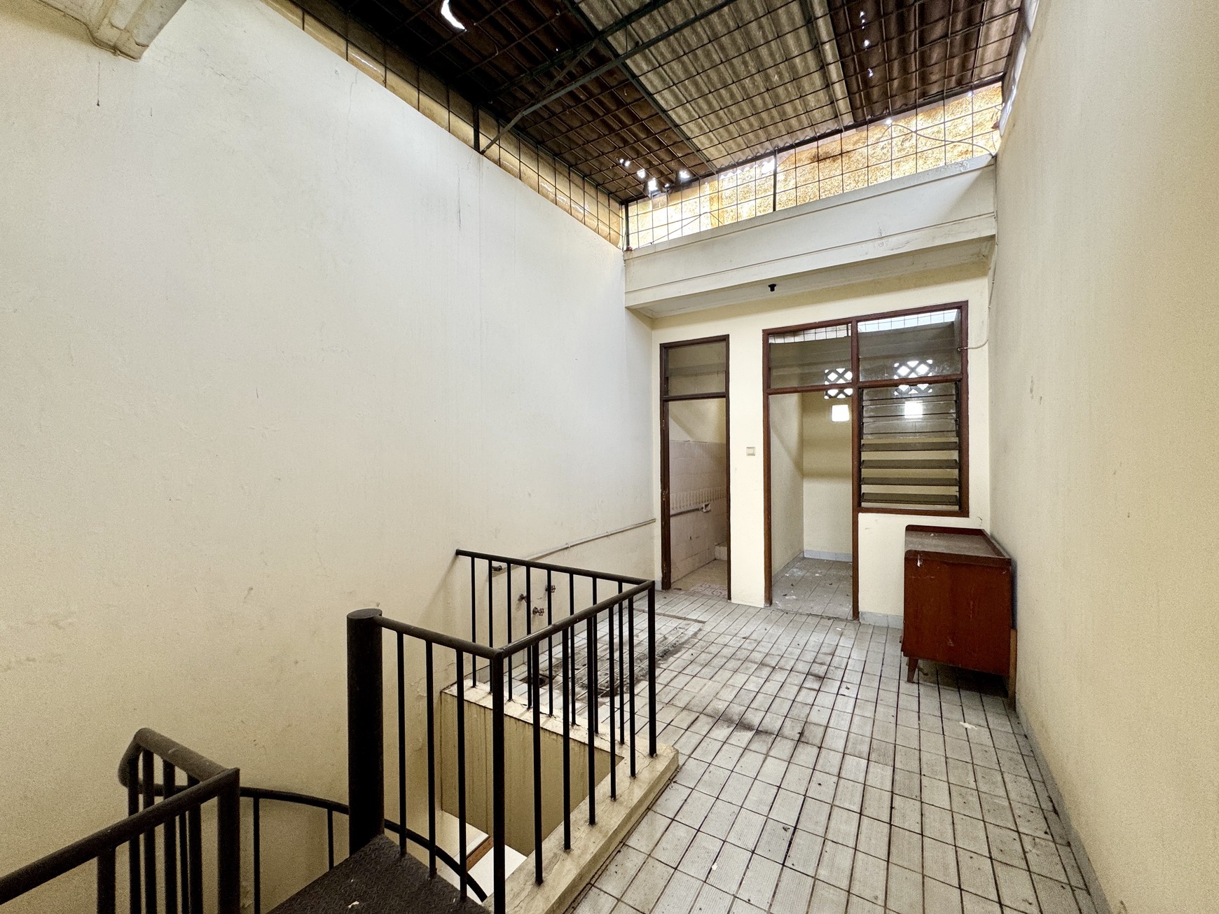 Dijual Rumah di Intercon Taman Kebon Jeruk, Jakarta Barat